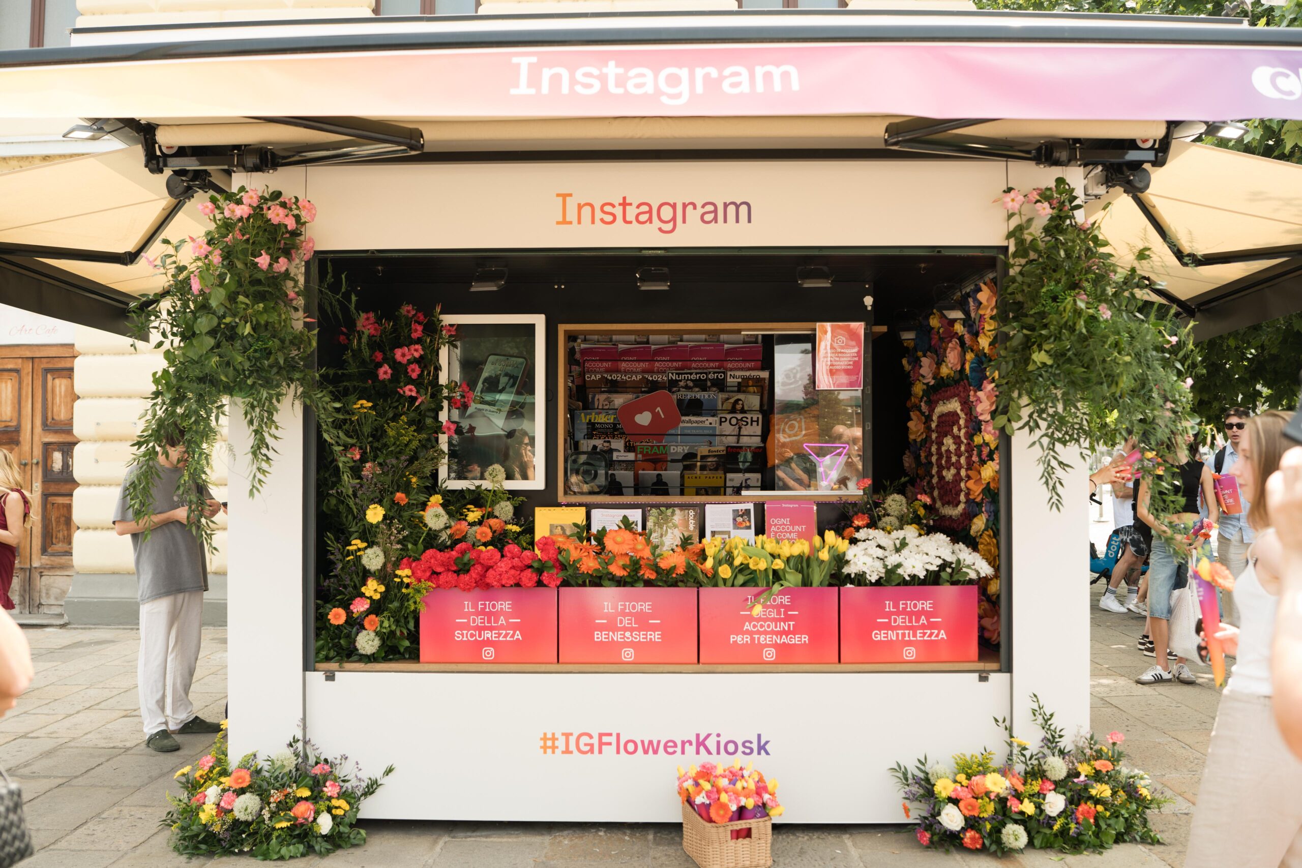’INSTAGRAM FLOWER KIOSK 4